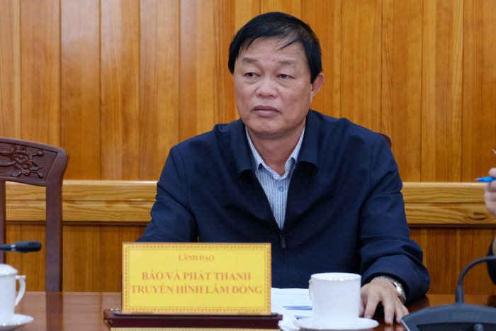 Phó Giám đốc Báo và Phát thanh, Truyền hình Lâm Đồng Trương Quốc Thế Minh tham dự cuộc họp
