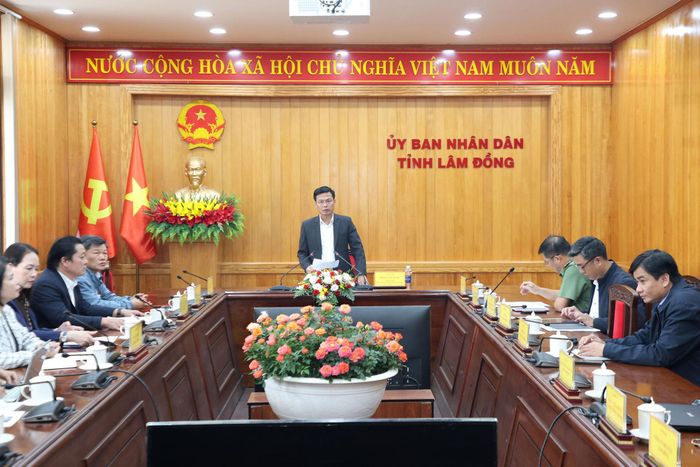 Đồng chí Đinh Văn Tuấn, Tỉnh ủy viên, Phó Chủ tịch UBND tỉnh Lâm Đồng chủ trì cuộc họp