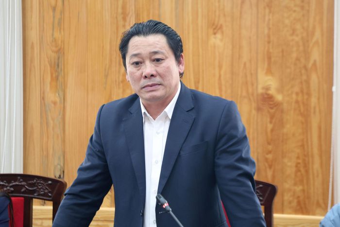 Phó Giám đốc Sở Văn hóa, Thể thao và Du lịch Lâm Đồng Lê Ngọc Quang báo cáo công tác chuẩn bị đại hội