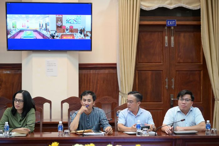 Đại diện lãnh đạo các địa phương dự họp trực tiếp