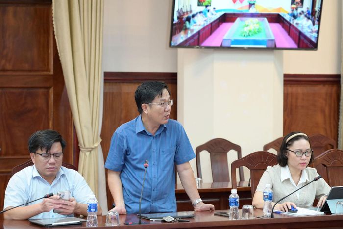 Bí thư Đảng ủy xã Tân Hải Mai Văn Hiệu phát biểu tại cuộc họp