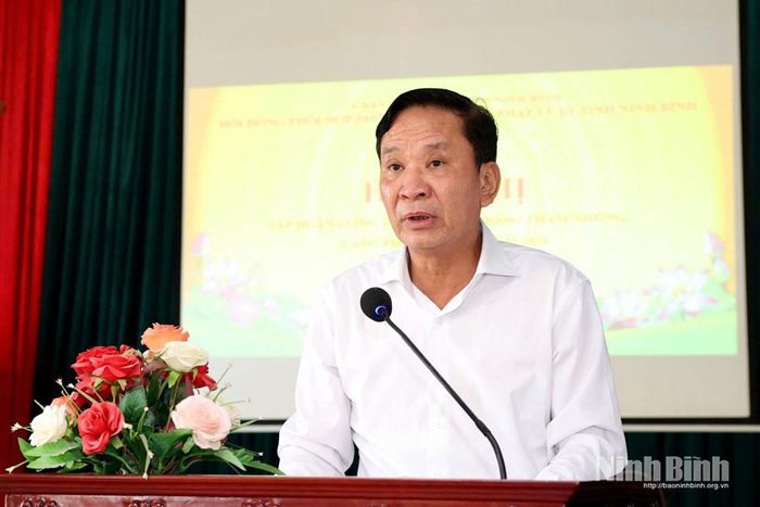 Đồng chí Nguyễn Hữu Tuyến, Phó Giám đốc Sở Tư pháp, Phó Chủ tịch Hội đồng Phối hợp phổ biến, giáo dục pháp luật tỉnh phát biểu khai mạc hội nghị.