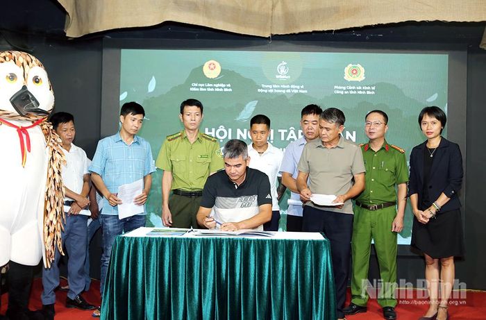 Cơ sở kinh doanh, nuôi nhốt động vật rừng ký bản cam kết bảo vệ động vật và chim hoang dã.