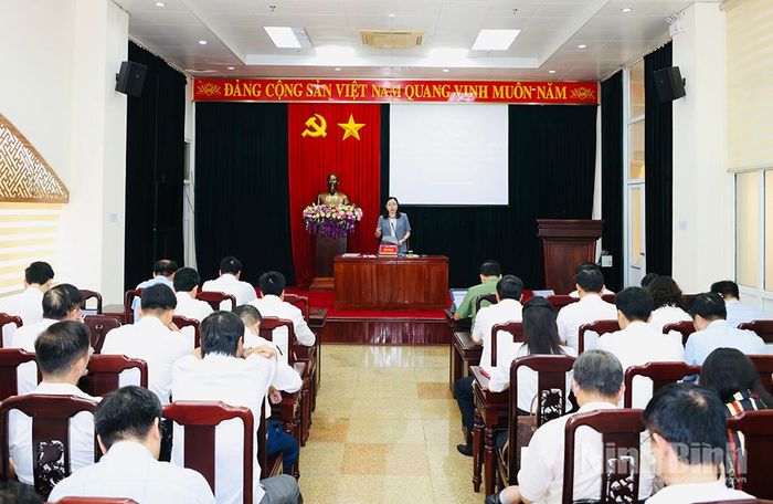 Quang cảnh thảo luận tại Tổ số 3.