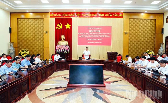 Quang cảnh thảo luận tại Tổ số 1.
