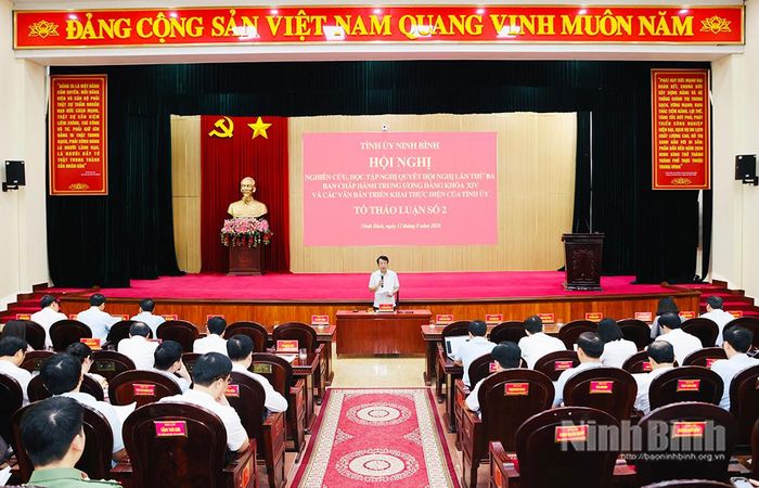 Quang cảnh thảo luận tại Tổ số 2.