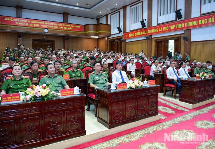Các đại biểu dự gặp mặt.