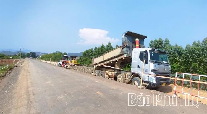 Tuyến đường nối xã Thọ Văn và xã Tam Nông đang được cải tạo, mở rộng giúp Thọ Văn thuận lợi trong thu hút du lịch và đầu tư vào lĩnh vực công nghiệp - tiểu thủ công nghiệp; thương mại dịch vụ.