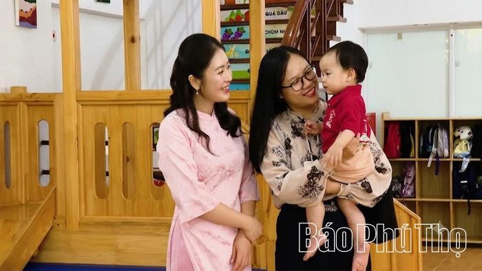 Chị Trần Thị Hồng Hạnh, công nhân tại Khu công nghiệp Bình Xuyên, gửi con tại Cơ sở giáo dục mầm non Ngôi nhà Hạnh phúc.