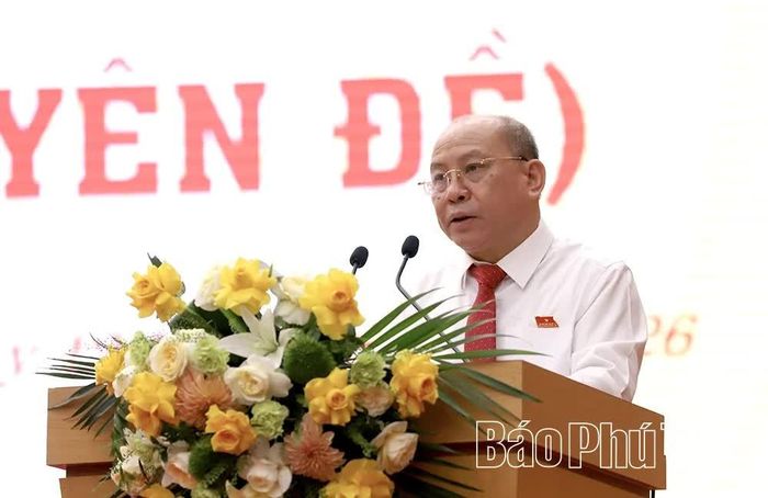 Đồng chí Bùi Đức Hinh - Phó Bí thư Tỉnh ủy, Chủ tịch HĐND tỉnh phát biểu khai mạc Kỳ họp.