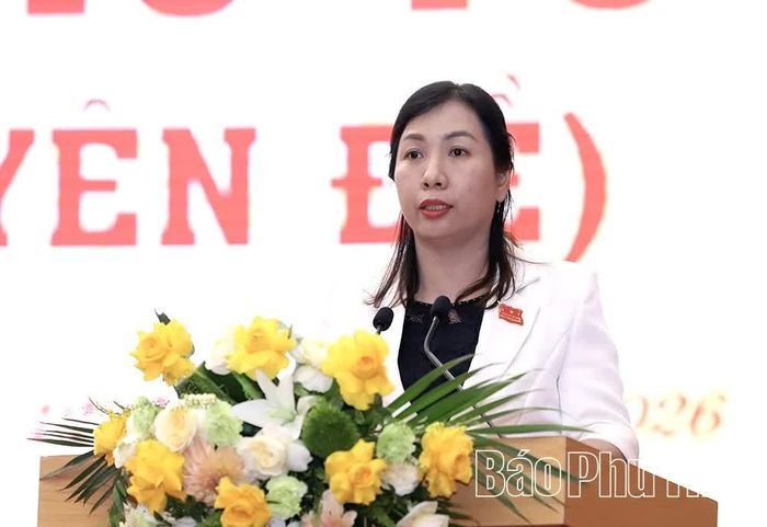 Đại biểu Nguyễn Thị Phương Hạnh - Bí thư Đảng ủy, Chủ tịch HĐND xã Yên Lập phát biểu thảo luận.