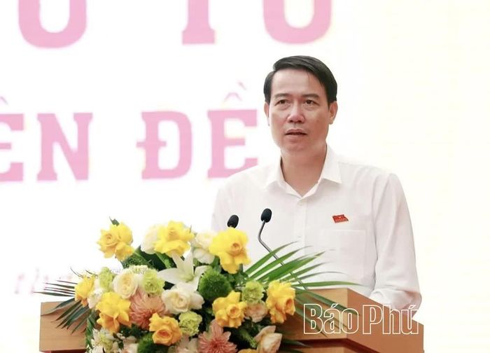 Trưởng Ban Kinh tế - Ngân sách HĐND tỉnh Nguyễn Thái Thịnh trình bày báo cáo thẩm tra các nội dung trình tại Kỳ họp.