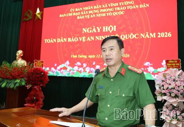 Trưởng Công an xã Vĩnh Tường báo cáo kết quả thực hiện phong trào Toàn dân tham gia bảo vệ an ninh Tổ quốc trên địa bàn trong 6 tháng đầu năm 2026.