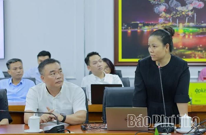 Đại diện đơn vị tư vấn báo cáo những nội dung chính của đồ án.