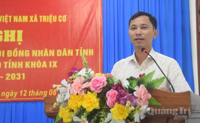 Lãnh đạo xã Triệu Cơ giải đáp một số nội dung cử tri quan tâm - Ảnh: Đ.V
