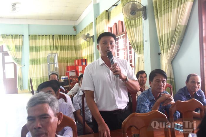 Cử tri xã Vĩnh Định nêu kiến nghị tại hội nghị - Ảnh: Đ.V