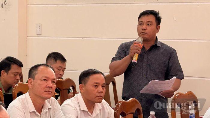 Cử tri xã Tà Rụt kiến nghị cần sớm hoàn thành việc sửa chữa, cải tạo tuyến đường tuyến Hồ Chí Minh nhánh Tây đoạn qua trung tâm xã - Ảnh: Hoàng Hùng