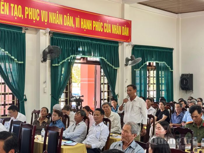 Cử tri xã Cửa Việt kiến nghị nhiều nội dung liên quan đến phát triển kinh tế biển - Ảnh: Mai Linh