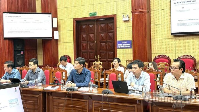 Đại biểu tham dự cuộc họp - Ảnh: N.L