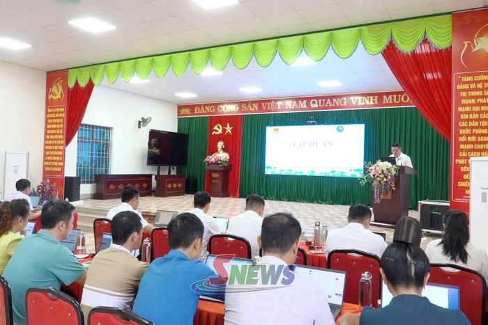 Hội nghị tập huấn ứng dụng AI cho cán bộ xã Chiềng Mai.