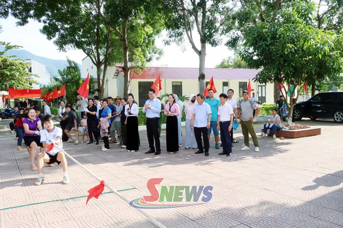 Thi đấu kéo co tại Ngày hội.