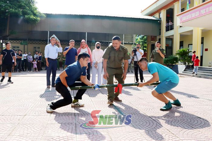 Thi đấu đẩy gậy tại Ngày hội.