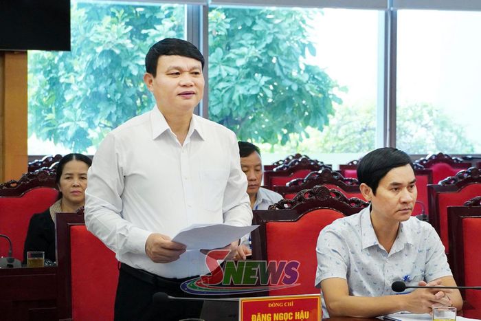 Đồng chí Đặng Ngọc Hậu, Phó Chủ tịch UBND tỉnh, phát biểu tại cuộc làm việc.