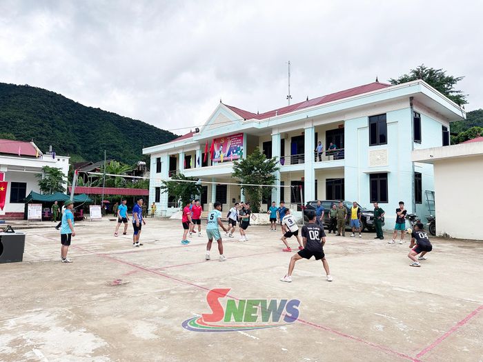 Giao lưu bóng chuyền tại ngày hội.