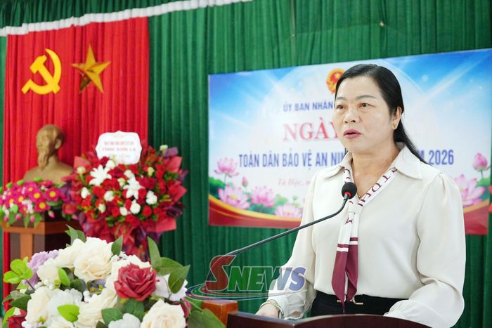 Đồng chí Bí thư Đảng ủy xã Tà Hộc phát biểu khai mạc Ngày hội.