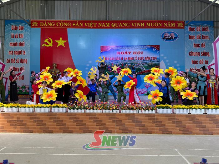 Chương trình văn nghệ tại Ngày hội Toàn dân bảo vệ ANTQ năm 2026 xã Lóng Phiêng.