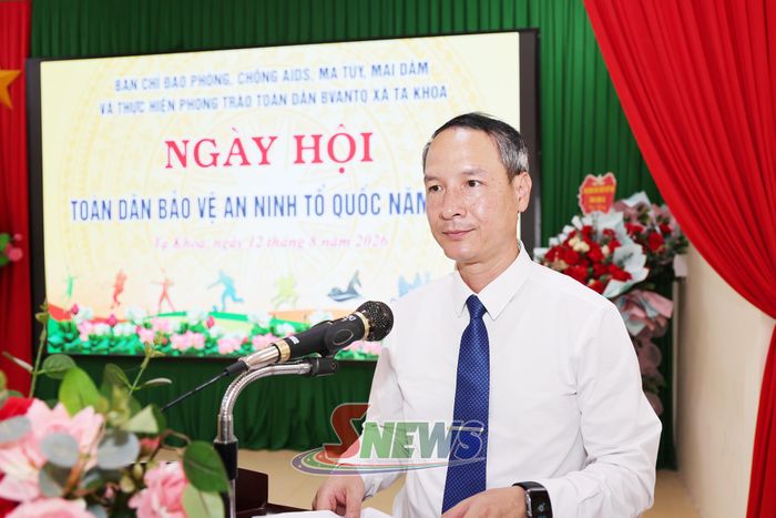 Lãnh đạo UBND xã Tạ Khoa phát biểu khai mạc ngày hội.