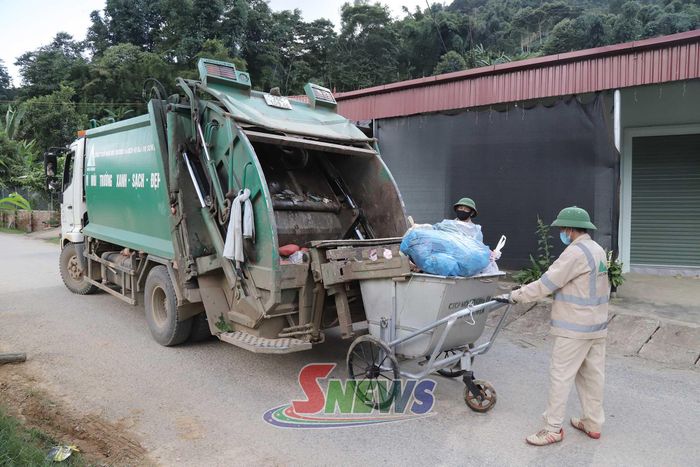 Rác thải sinh hoạt được thu gom tại xã Mường É.