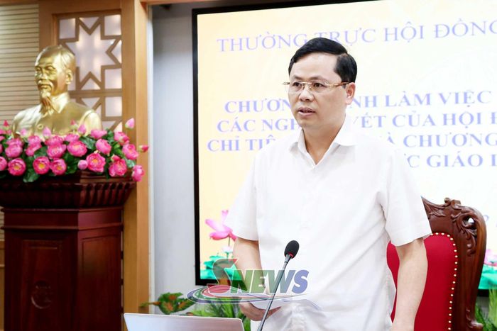 Đồng chí Phó Chủ tịch Hội đồng nhân dân tỉnh phát biểu tại chương trình làm việc.