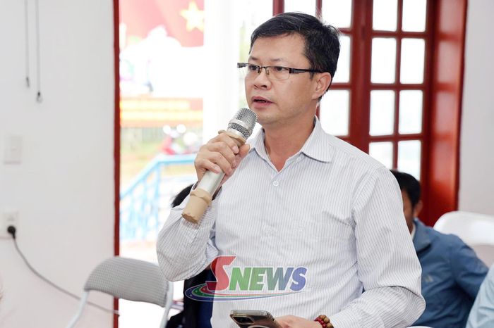 Cử tri kiến nghị tại hội nghị.