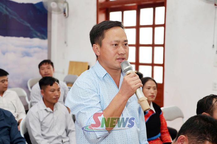 Cử tri kiến nghị tại hội nghị.