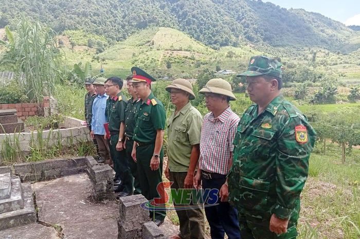 Tổ khảo sát, xác minh thông tin mộ liệt sĩ tại Tiểu khu 19/5, xã Chiềng Sơn