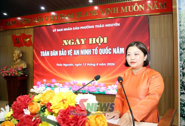 Lãnh đạo phường Thảo Nguyên báo cáo tại Ngày hội.