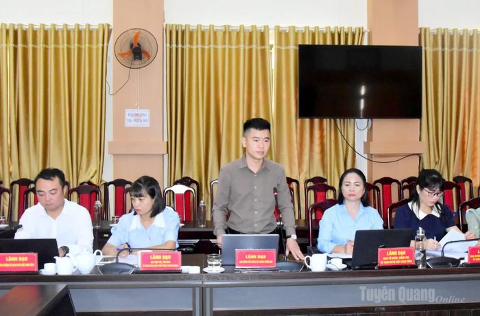 Đại biểu phát biểu ý kiến tại hội nghị.