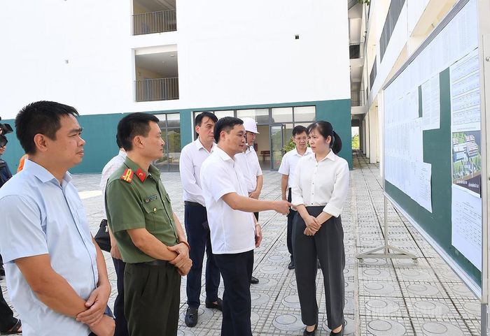 Đồng chí Phó Chủ tịch UBND tỉnh Đỗ Anh Tuấn yêu cầu đảm bảo an ninh, an toàn tuyệt đối cho kỳ thi, tổ chức kỳ thi nghiêm túc, đúng quy chế thi.