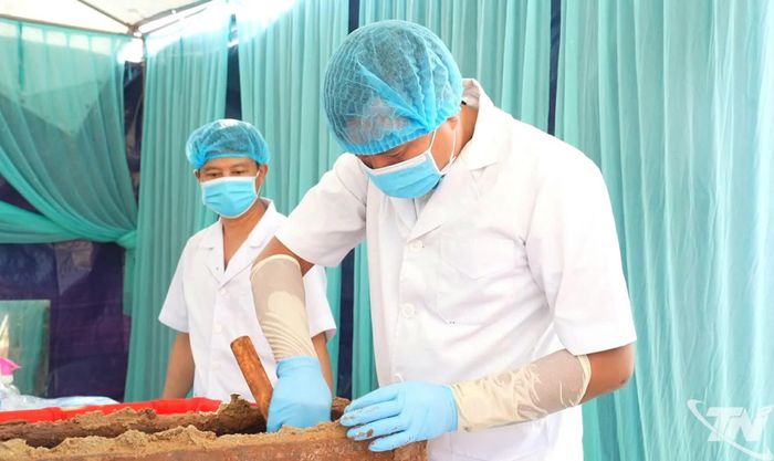 Công tác khai quật, lấy mẫu thông tin hài cốt liệt sỹ được thực hiện đúng quy trình, quy định.