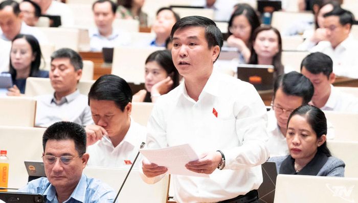 Đại biểu Hà Sỹ Huân tham gia ý kiến dự thảo Nghị quyết của Quốc hội về chủ trương đầu tư Dự án đầu tư xây dựng đường Vành đai 5 - Vùng Thủ đô Hà Nội.