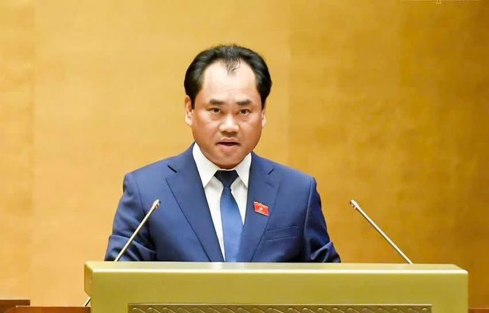 Bộ trưởng Bộ Nông nghiệp và Môi trường Trịnh Việt Hùng phát biểu tiếp thu, giải trình rõ những ý kiến đại biểu nêu - Ảnh: chinhphu.vn/Nhật Bắc
