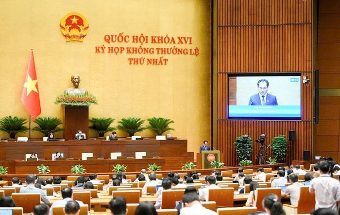 Quang cảnh phiên thảo luận tại Hội trường chiều 12-8 - Ảnh: chinhphu.vn/Nhật Bắc