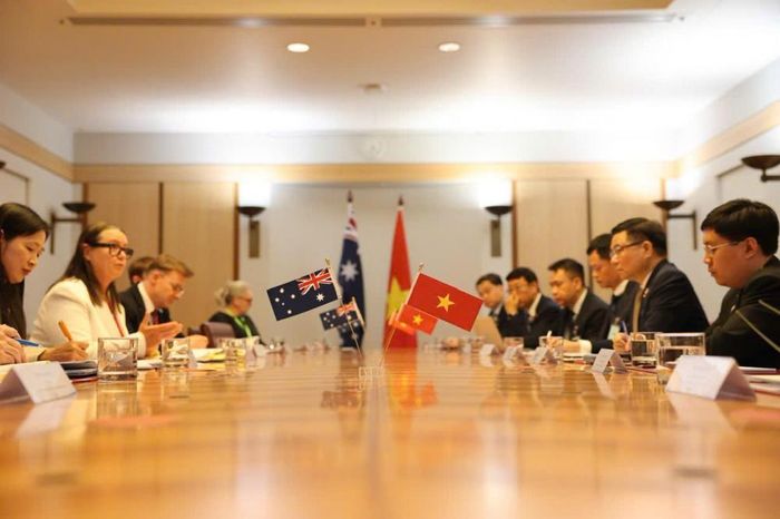 Kỳ họp lần thứ nhất có ý nghĩa quan trọng, đánh dấu việc chính thức vận hành cơ chế Đối thoại cấp Bộ trưởng về Năng lượng và Khoáng sản - một trong những cơ chế hợp tác chuyên ngành được thiết lập trong khuôn khổ Đối tác Chiến lược Toàn diện Việt Nam - Australia (Ảnh: Vụ Phát triển thị trường nước ngoài)