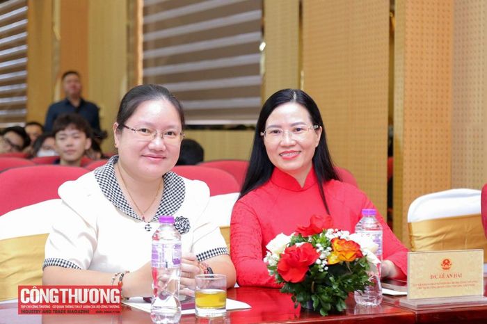 Các đại biểu tham dự buổi lễ