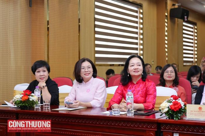 Các đại biểu tham dự buổi lễ