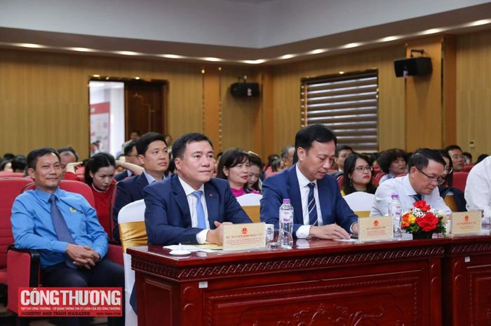 Các đại biểu tham dự buổi lễ