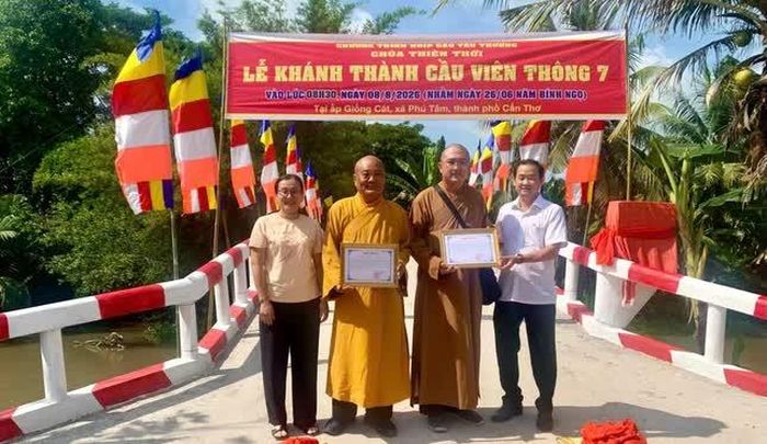 Lãnh đạo chính quyền xã Phú Tâm (TP.Cần Thơ) tri ân phái đoàn