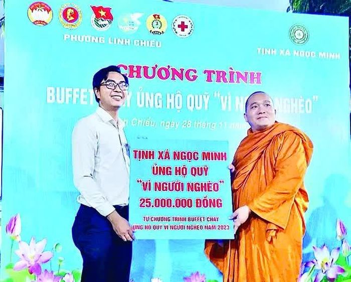 Đại đức Thích Minh Nghi luôn đồng hành cùng chính quyền địa phương chăm lo đến người dân tại địa phương