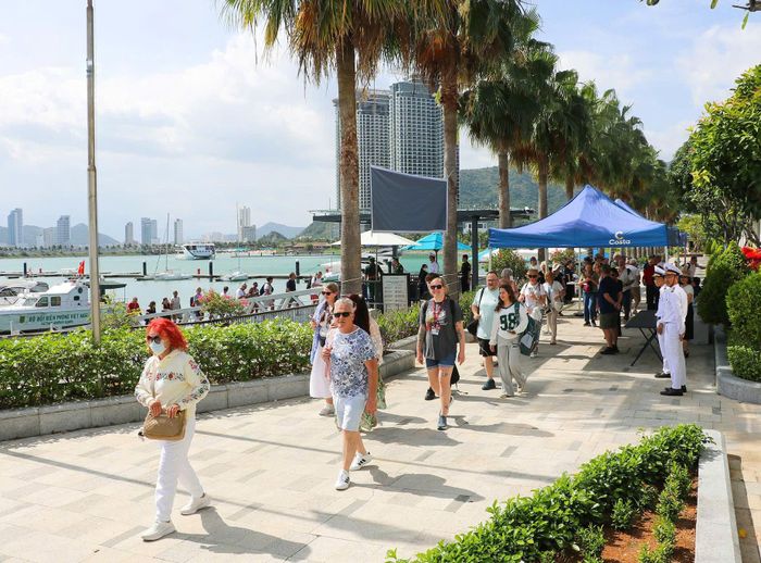 Khách du lịch tham quan khu vực Bắc Nha Trang.